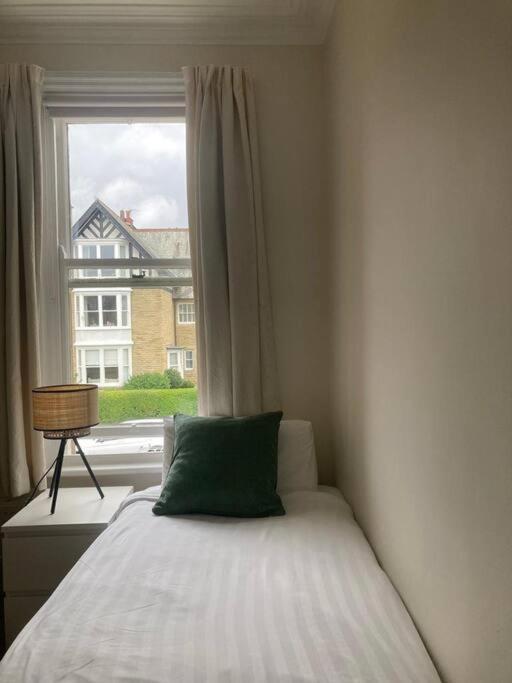 Spacious & Bright 3 Bed Harrogate Apartment Bagian luar foto